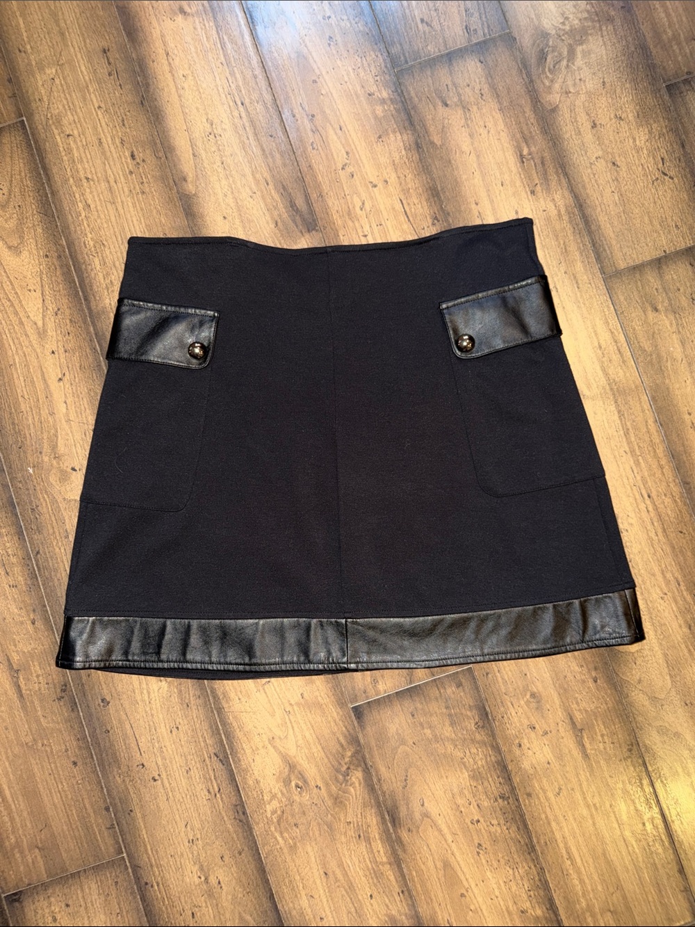 ⚠️NWT⚠️
🖤Black Mini Skirt with Pockets from Cato’s 
🖤Size 14